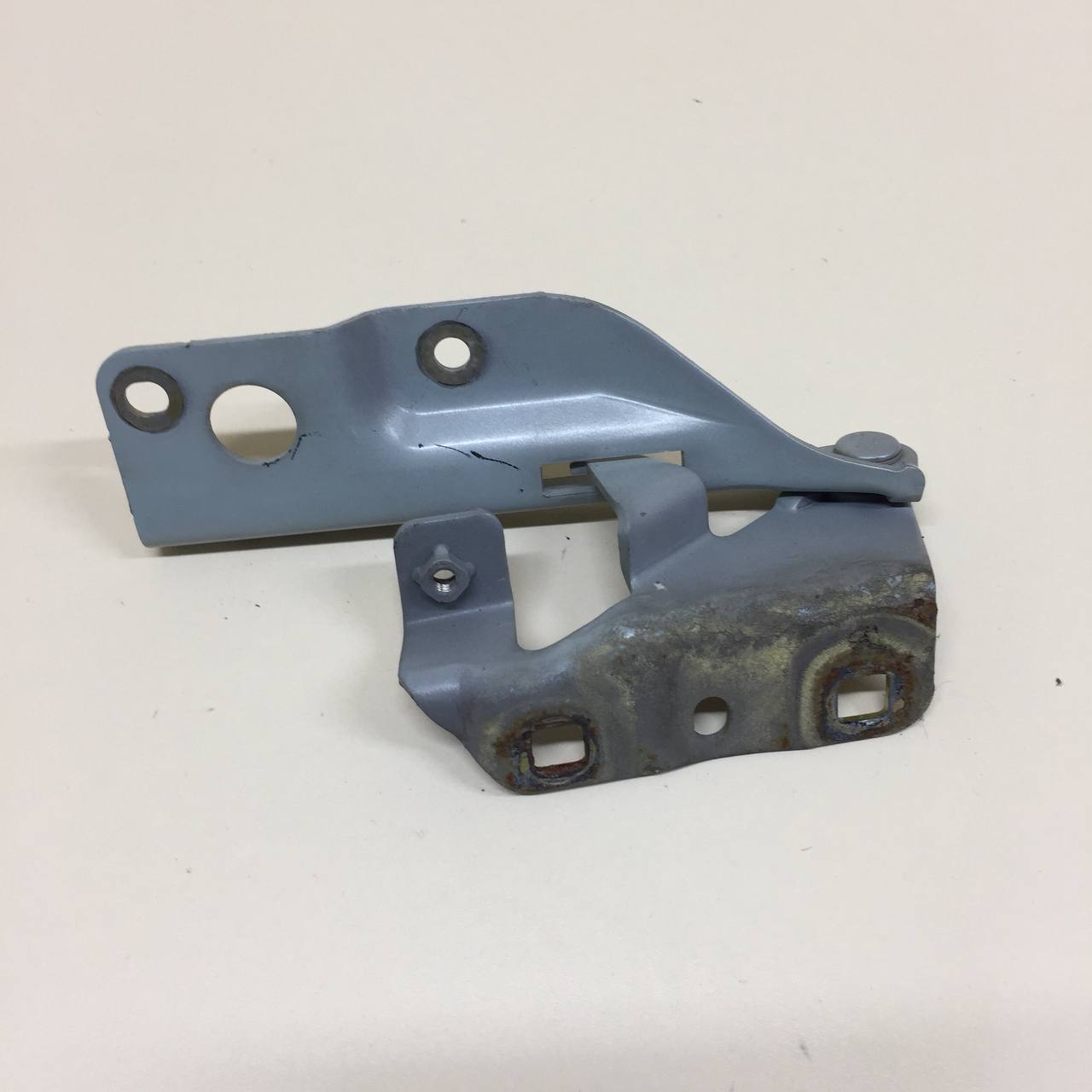 Петля капота правая Nissan Almera Classic (B10) 2006-2013 Петля капота правая Nissan Almera Classic (B10) 2006-2013