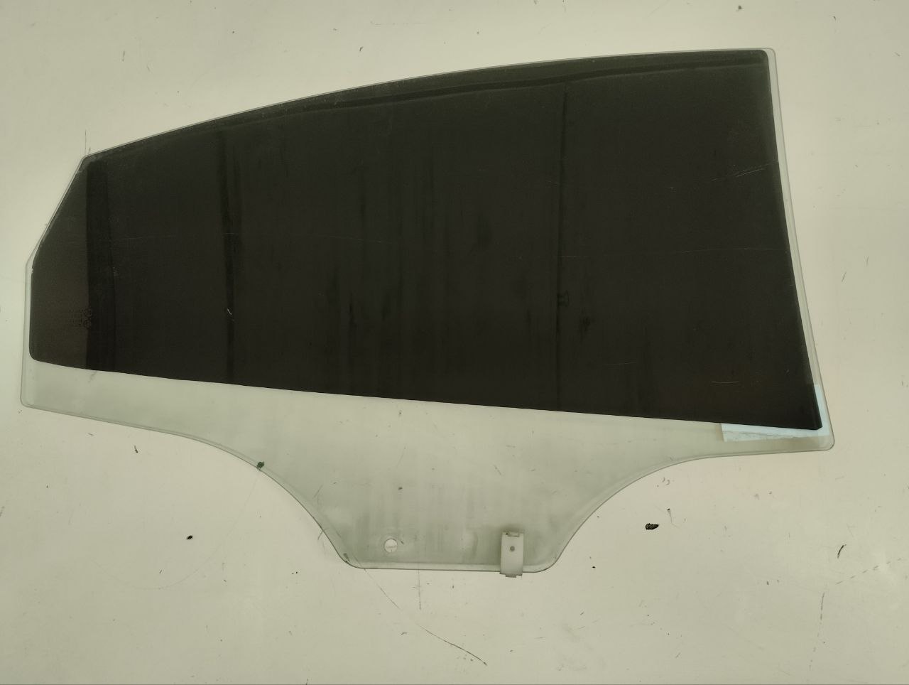 Стекло двери задней левой Hyundai Solaris (RB) 2010-2017