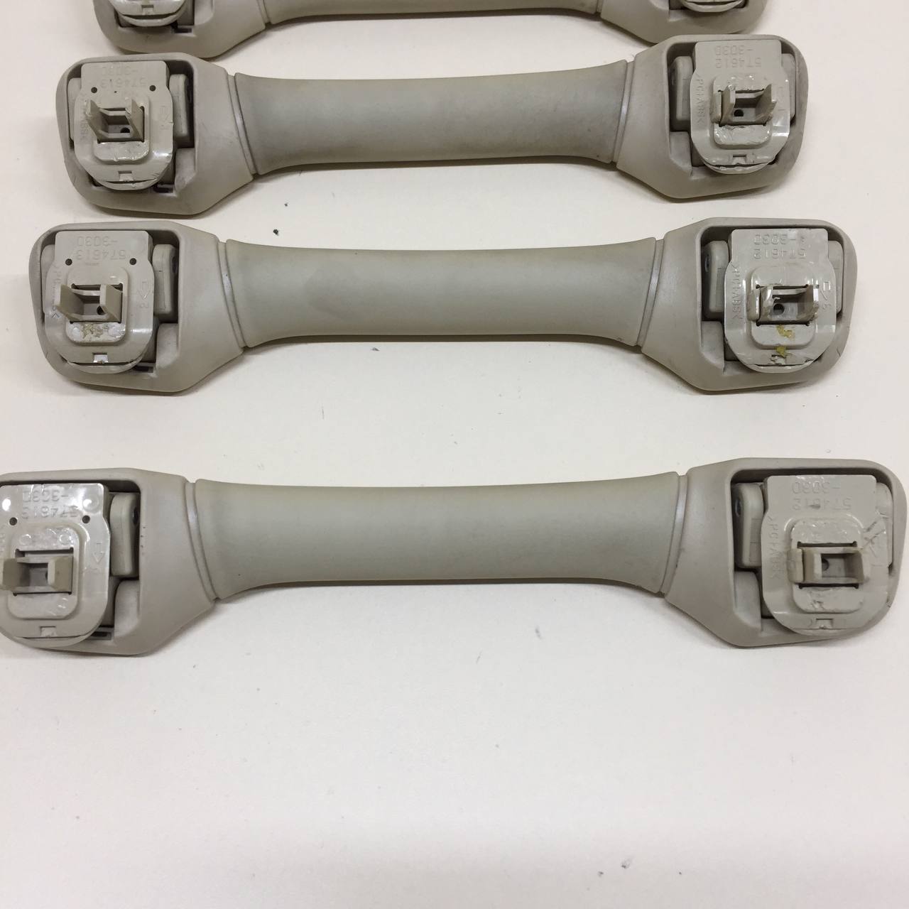 Ручка внутренняя потолочная Lexus RX 350 /450h (XL10) 2009-2015 Ручка внутренняя потолочная Lexus RX 350 /450h (XL10) 2009-2015