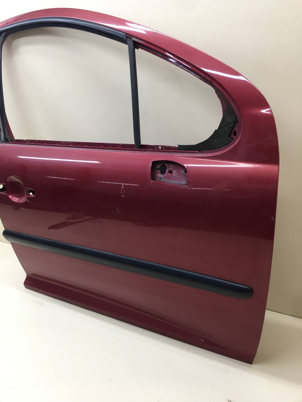 Дверь передняя правая Peugeot 207 2006-2013