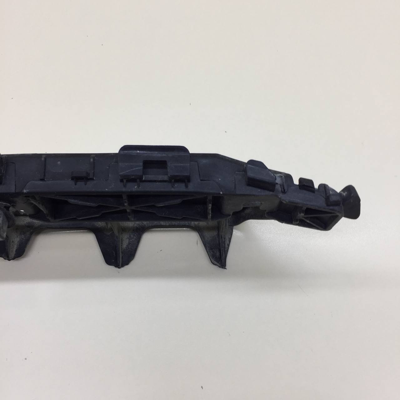 Кронштейн заднего бампера правый Hyundai i40 (VF) 2011>