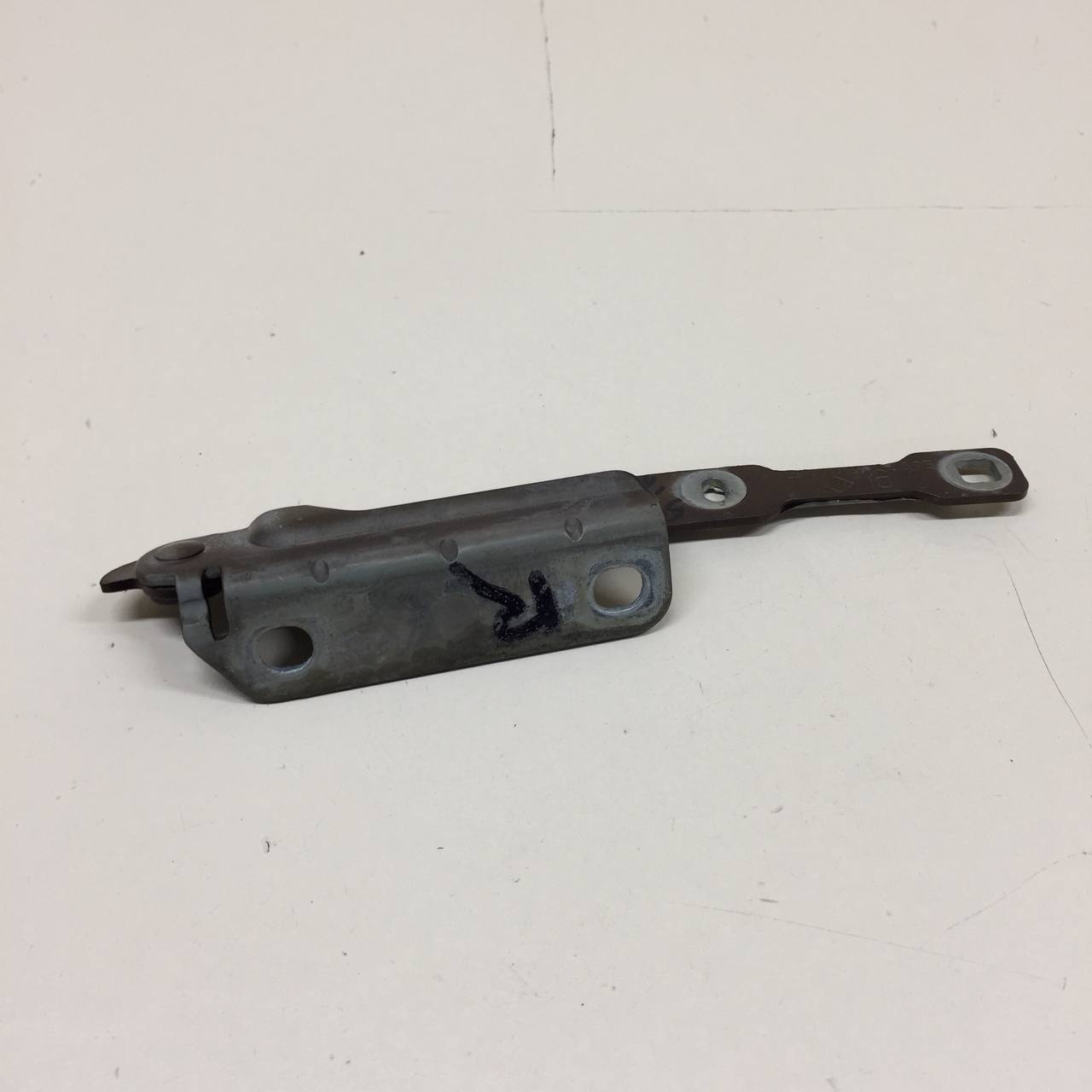 Петля капота правая Renault Duster (HSA, HSM) 2012> Петля капота правая Renault Duster (HSA, HSM) 2012>