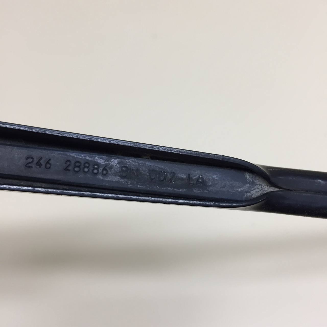 Поводок стеклоочистителя передний правый Nissan Almera (N16) 2000-2006 Поводок стеклоочистителя передний правый Nissan Almera (N16) 2000-2006