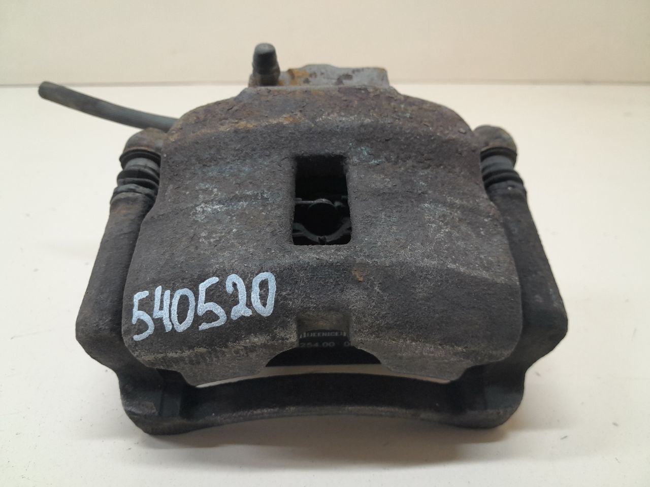 Суппорт передний правый Nissan Almera (N16) 2000-2006