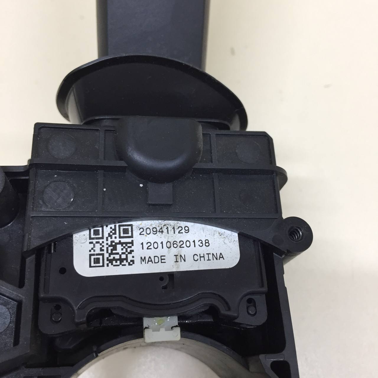 Переключатель поворотов подрулевой Opel Astra J 2010-2017