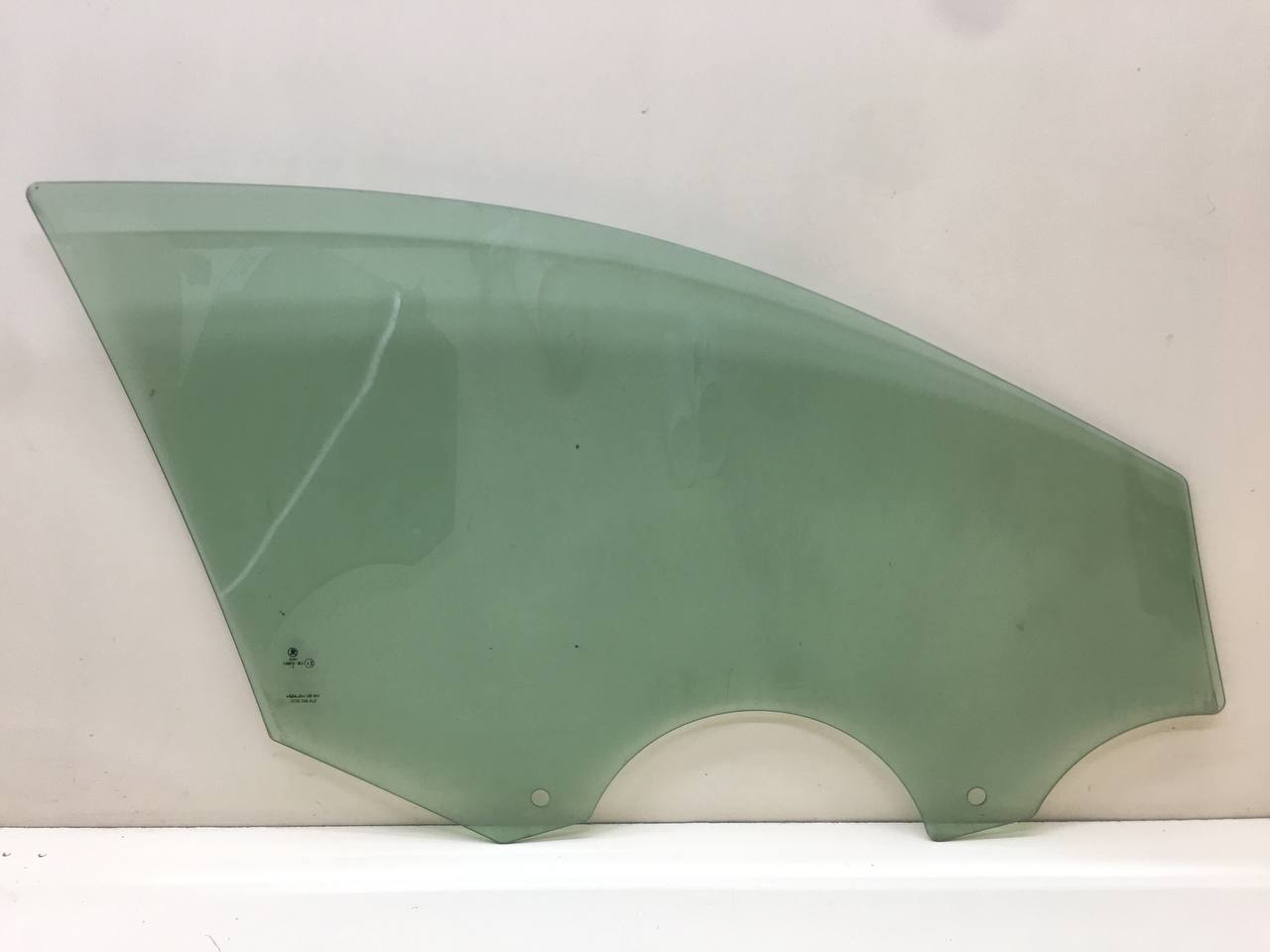 Стекло двери передней левой Skoda Rapid 2012-2020