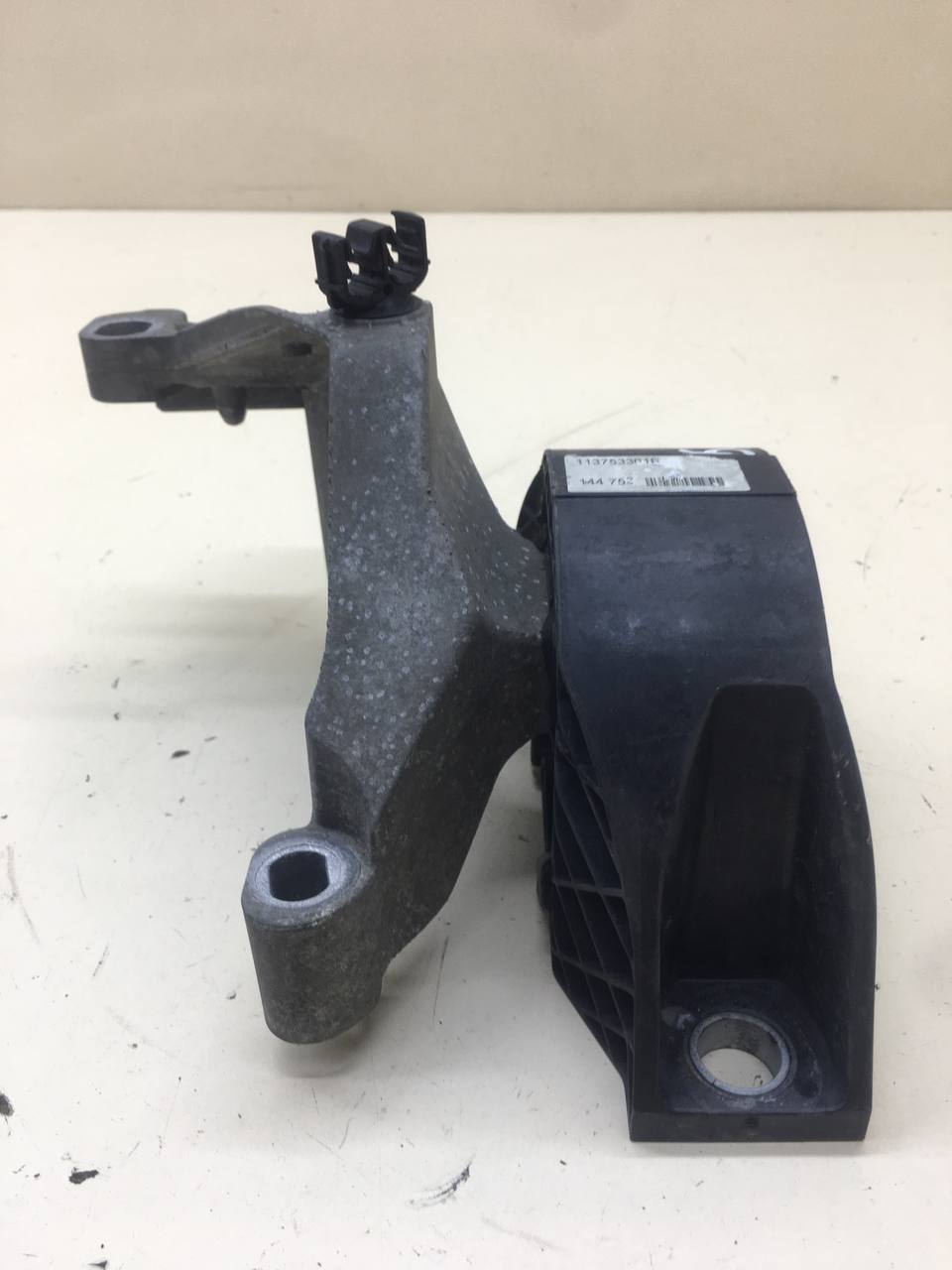 Опора двигателя правая Nissan Almera 3 (G11, G15) 2012> Опора двигателя правая Nissan Almera 3 (G11, G15) 2012>