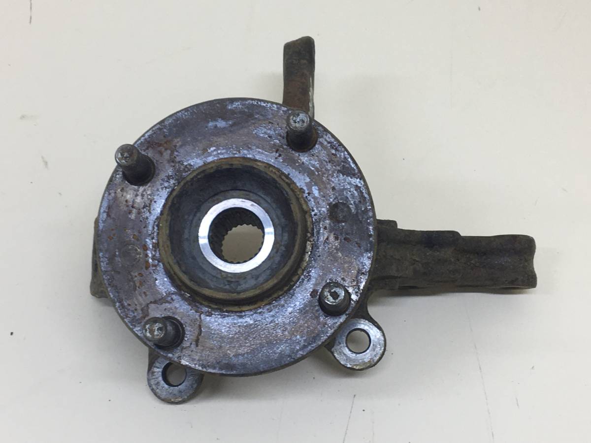 Кулак поворотный передний правый Nissan Almera (N16) 2000-2006