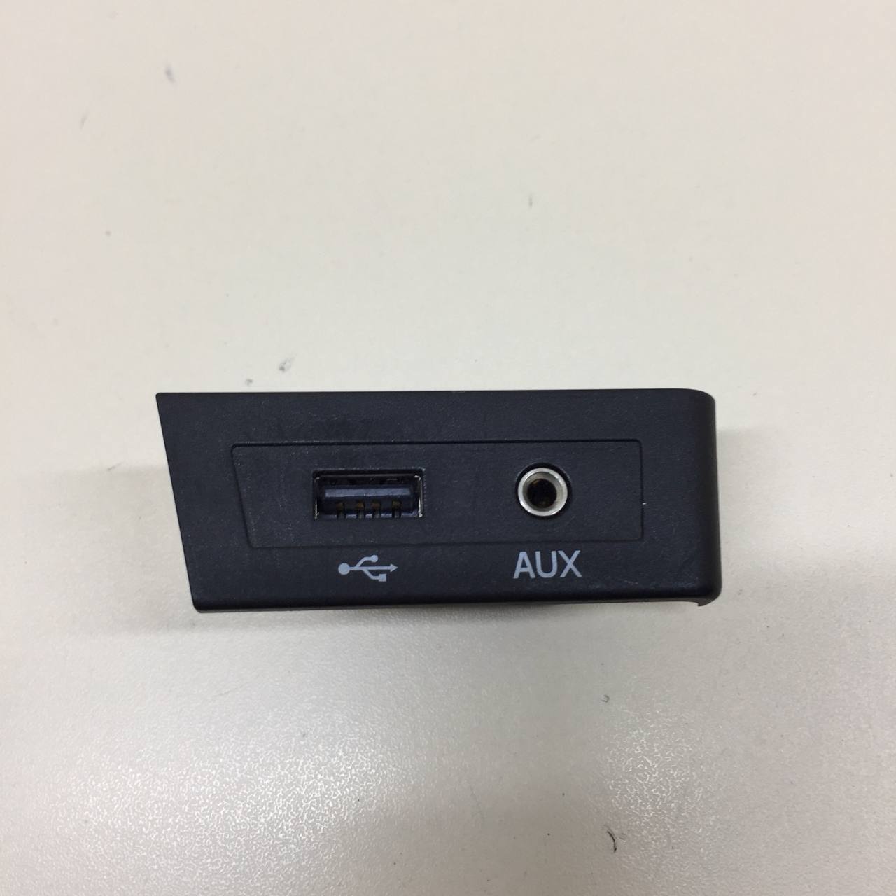 Разъем (USB AUX) Skoda Rapid 2012-2020 Разъем (USB AUX) Skoda Rapid 2012-2020