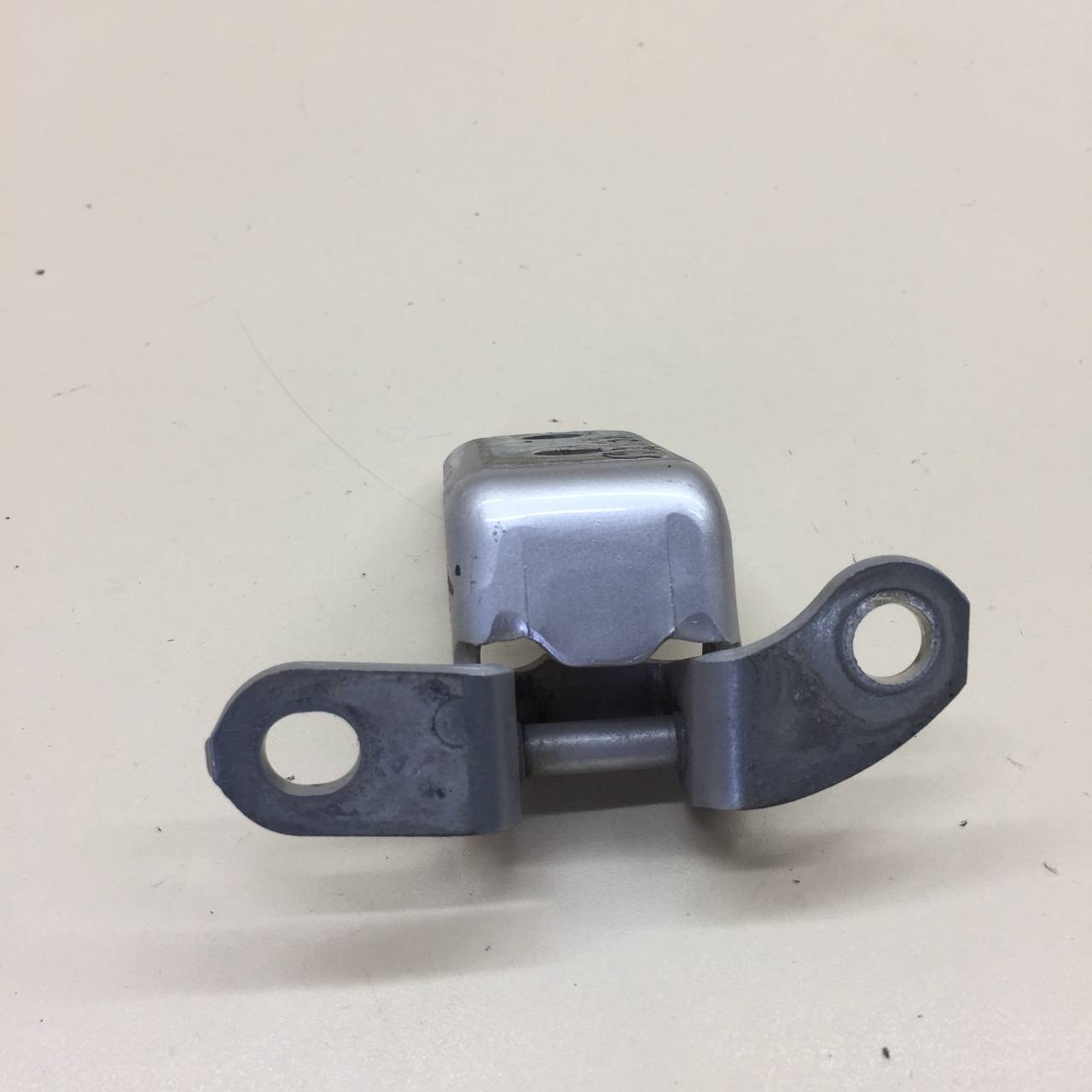 Петля двери задней левой нижняя Toyota Rav 4 (A30) 2006-2013
