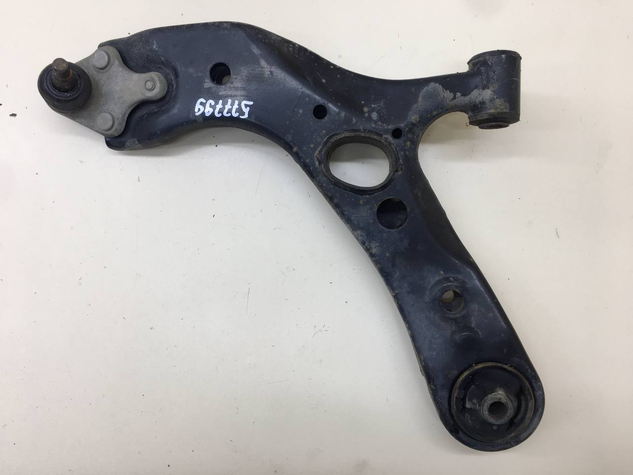 Рычаг передний левый Toyota Rav 4 (XA40) 2013-2019