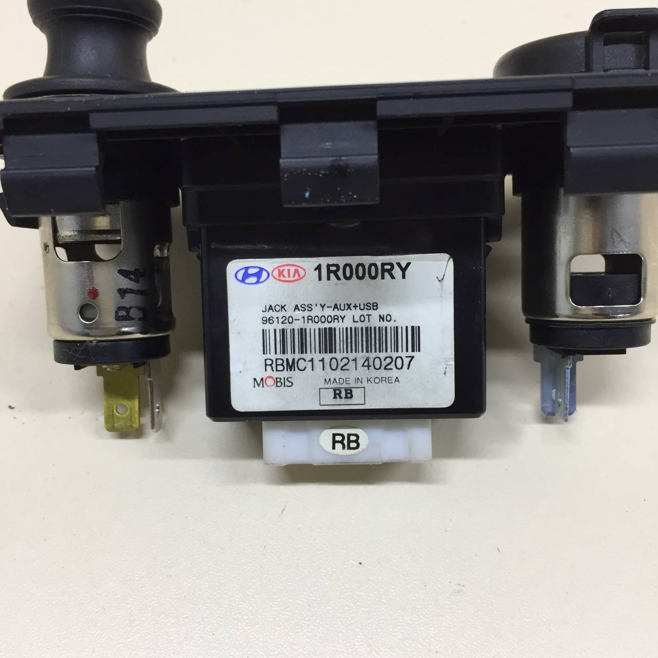 Разъем (USB AUX) Hyundai Solaris (RB) 2010-2017 Разъем (USB AUX) Hyundai Solaris (RB) 2010-2017