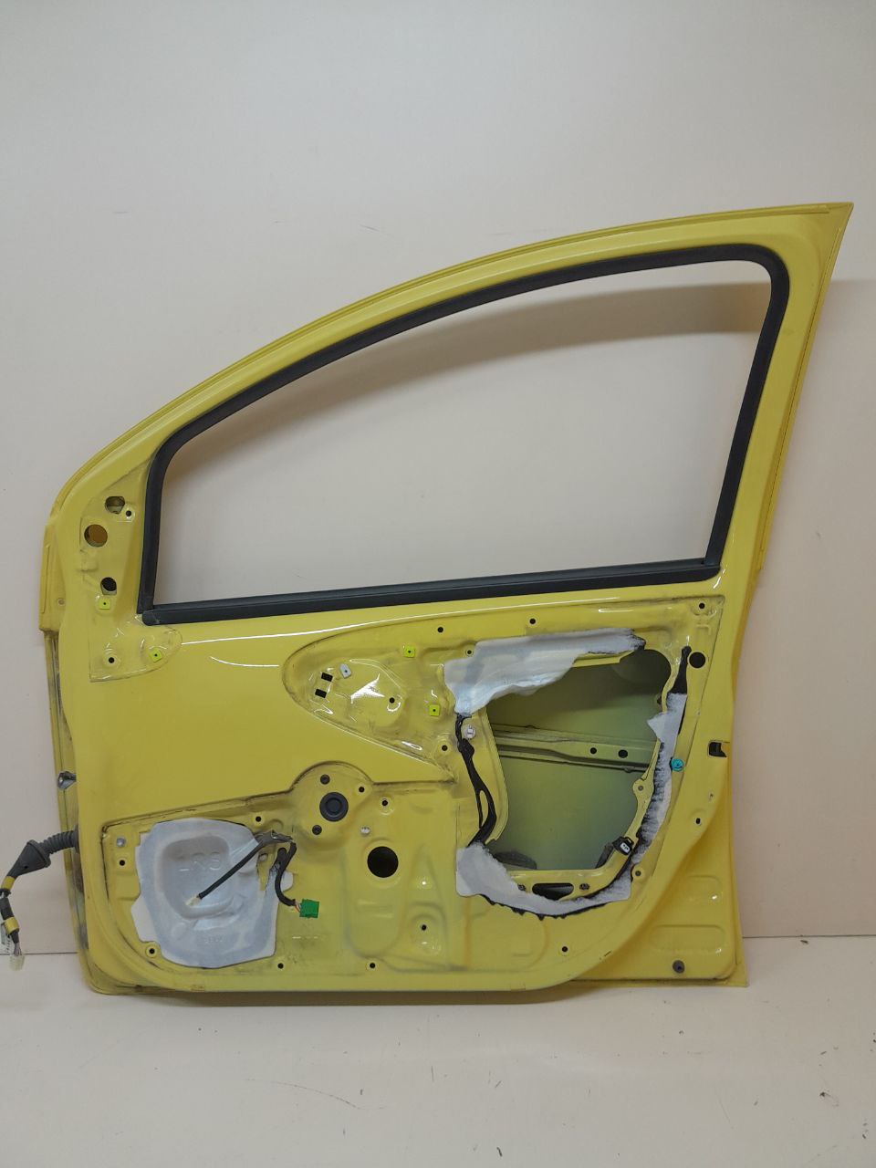 Дверь передняя правая Peugeot 107 2006-2014