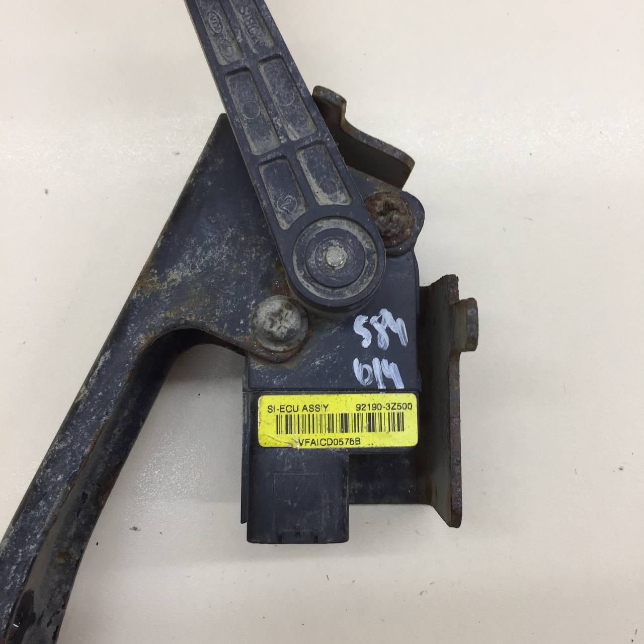 Датчик регулировки дорожного просвета Hyundai i40 (VF) 2011>