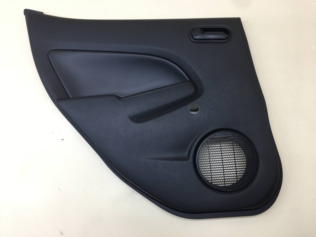 Обшивка двери задней левой Mazda Mazda 2 (DE) 2007-2014