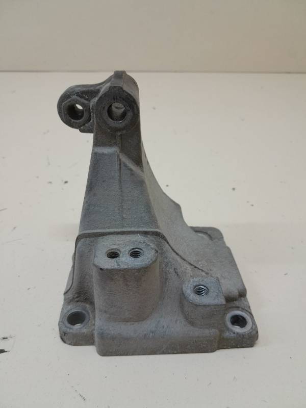 Кронштейн генератора Toyota Rav 4 (A30) 2006-2013 Кронштейн генератора Toyota Rav 4 (A30) 2006-2013