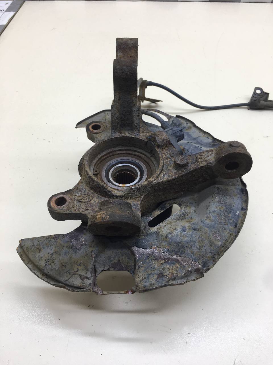 Кулак поворотный передний правый Lifan Solano 1 2008-2016