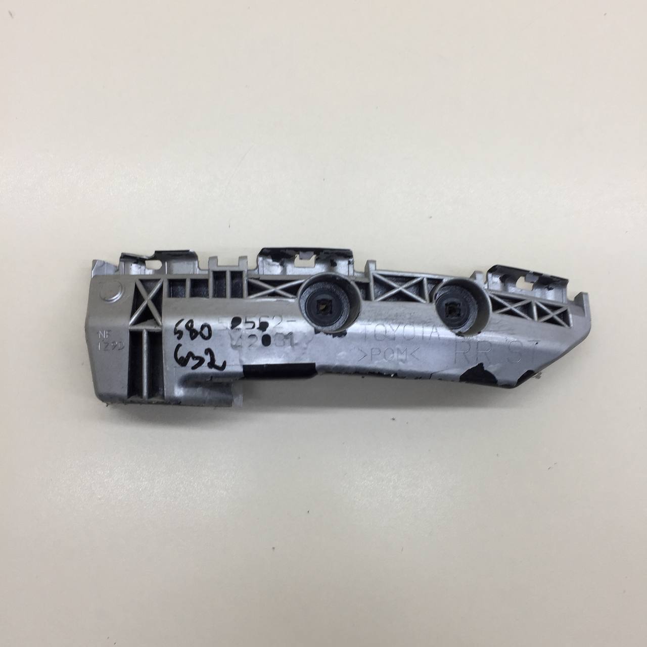 Кронштейн заднего бампера правый Toyota Rav 4 (A30) 2006-2013