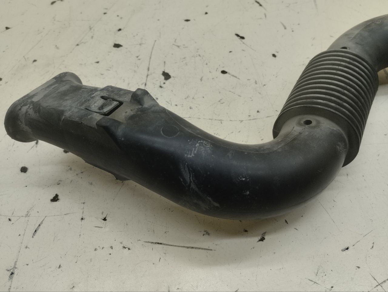 Патрубок воздушного фильтра Renault Logan (2) 2014>