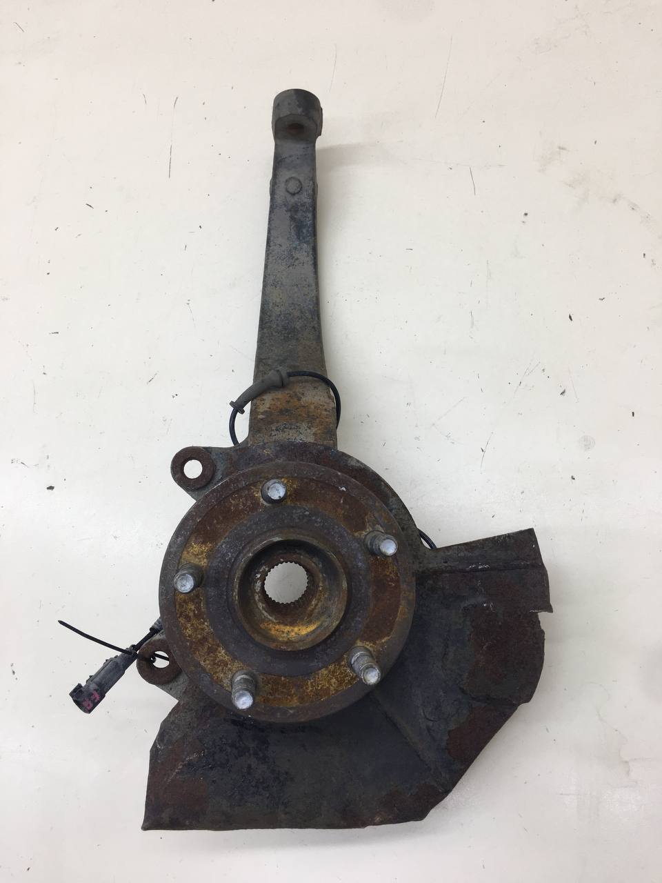 Кулак поворотный передний правый Jeep Grand Cherokee (WK2) 2010>