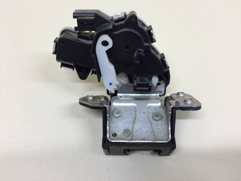 Замок багажника Mazda Mazda 3 (BL) 2009-2013