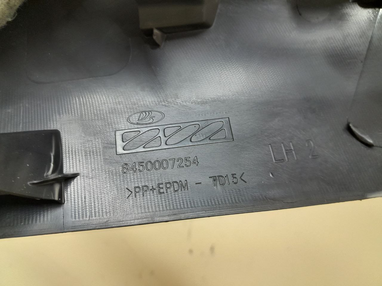 Накладка порога (внутренняя) Lada Vesta 2015>