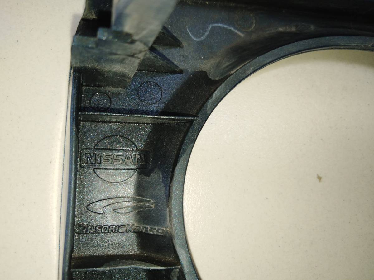 Рамка противотуманной фары правой Nissan Cube (Z11) 2002-2008