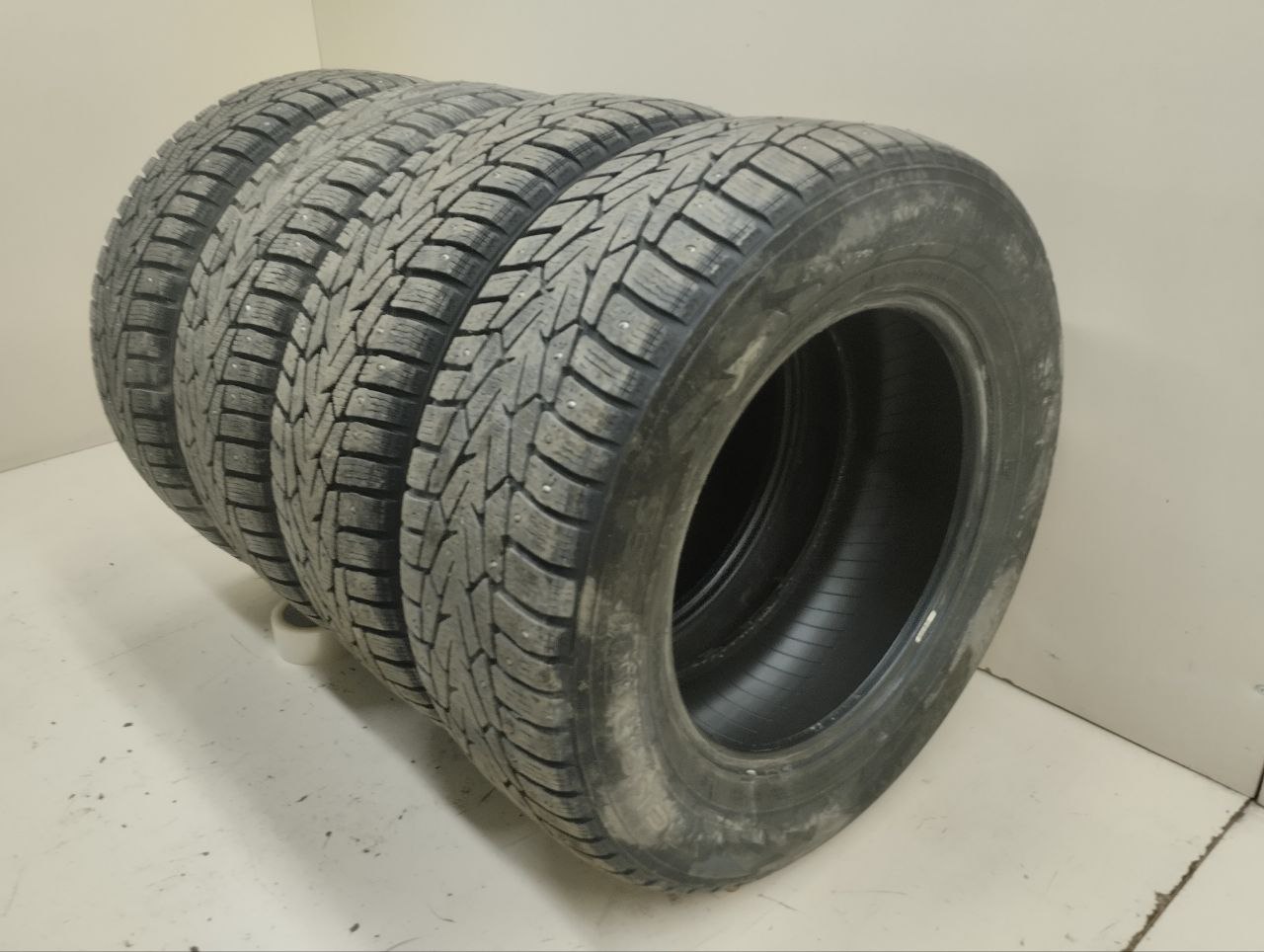 Шины к-кт R16 Зимние шипованные NOKIAN TYRES Шины к-кт R16 Зимние шипованные NOKIAN TYRES