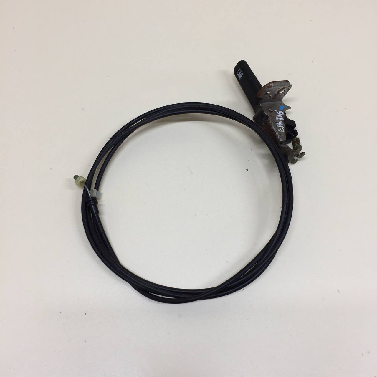 Ручка открывания лючка бензобака Nissan Almera (N16) 2000-2006 Ручка открывания лючка бензобака Nissan Almera (N16) 2000-2006