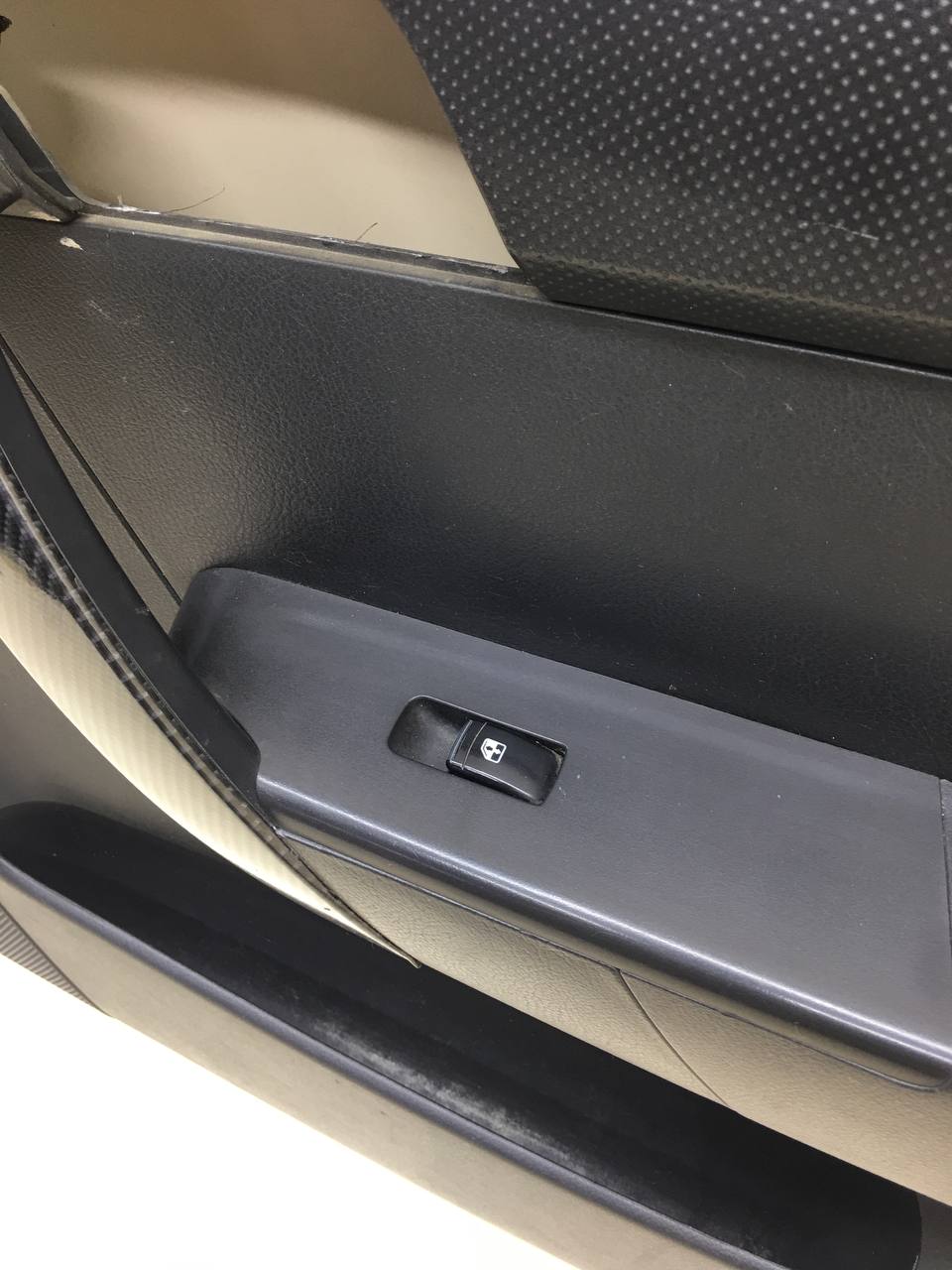 Обшивка двери передней правой Chevrolet Aveo T250 2005-2011