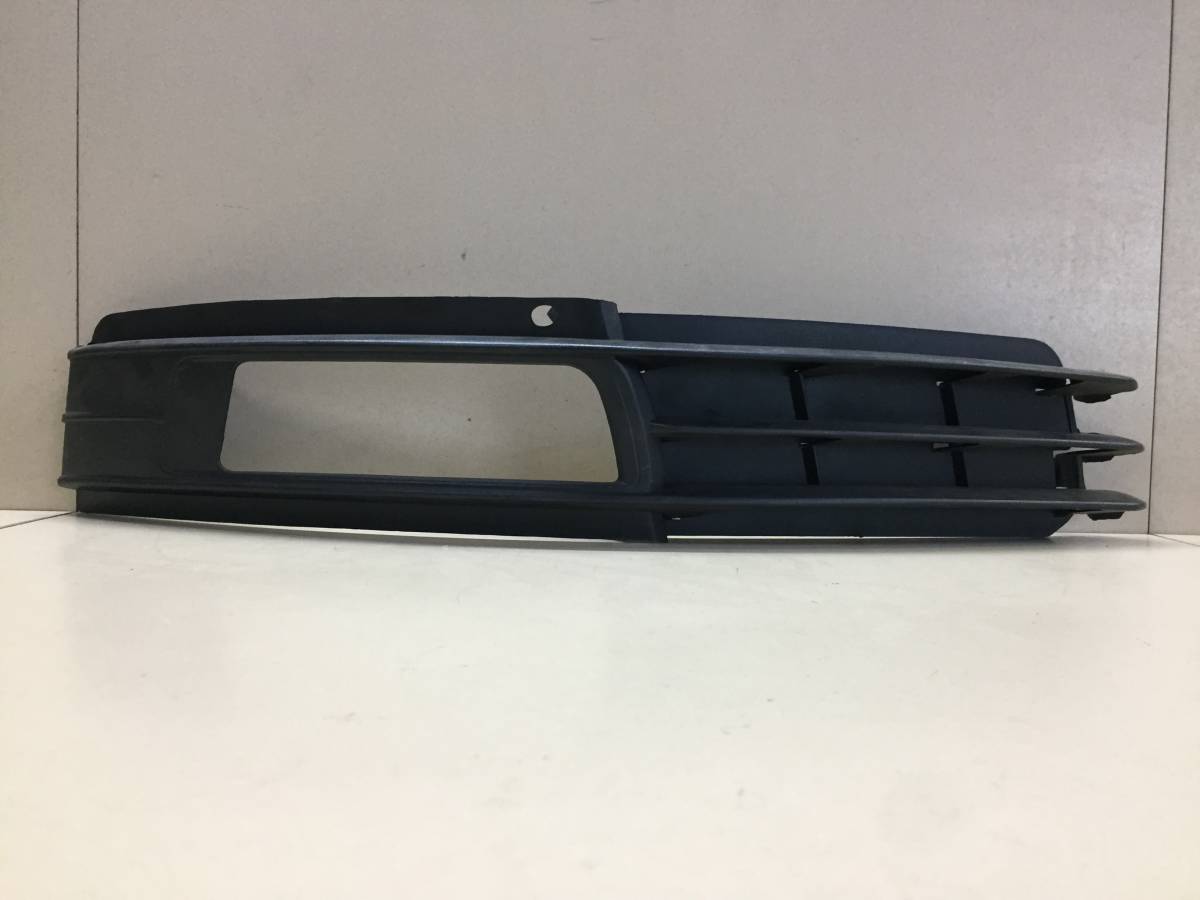 Рамка противотуманной фары правой Audi A6 (C6) 2005-2011