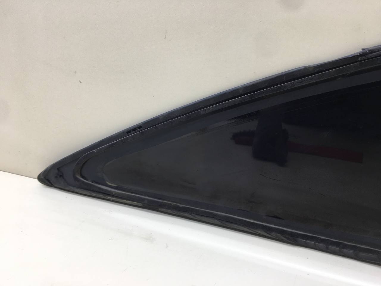 Стекло кузовное глухое левое Opel Astra H / Family 2004-2015 Стекло кузовное глухое левое Opel Astra H / Family 2004-2015