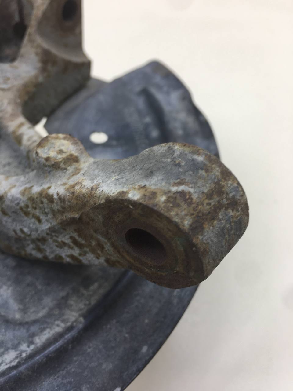 Кулак поворотный передний левый Renault Logan (2) 2014>