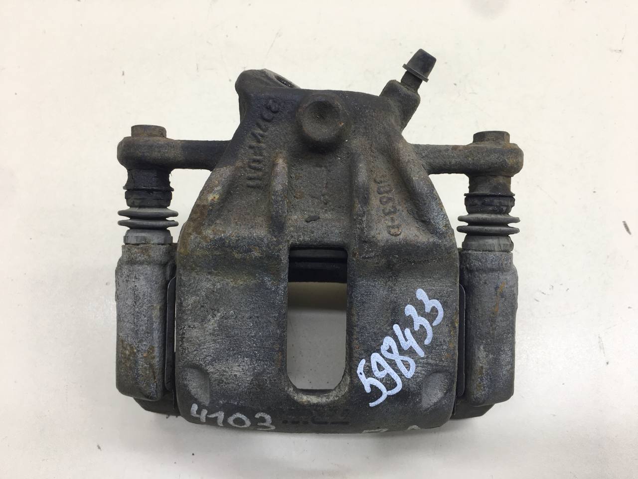 Суппорт передний левый Nissan Almera 3 (G11, G15) 2012>