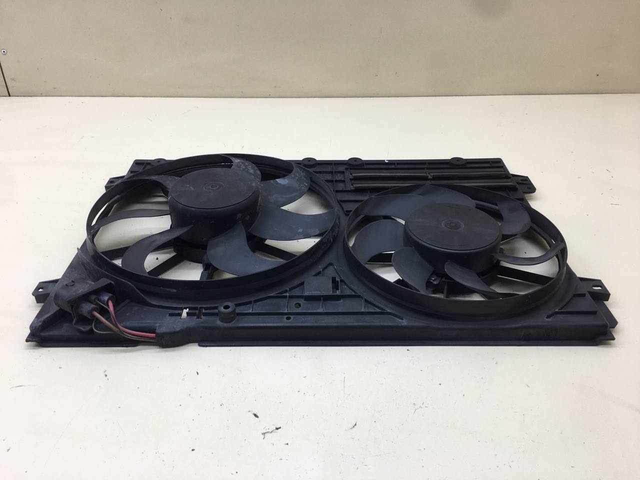 Диффузор вентилятора Volkswagen Passat B7 2011-2015