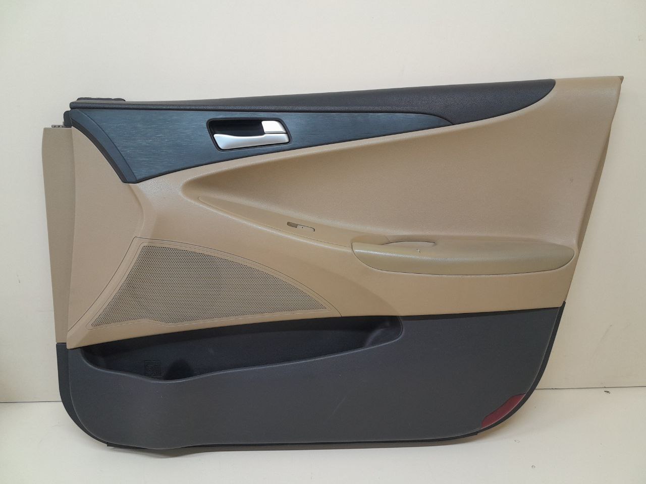 Обшивка двери передней правой Hyundai Sonata 6 (YF) 2010-2014