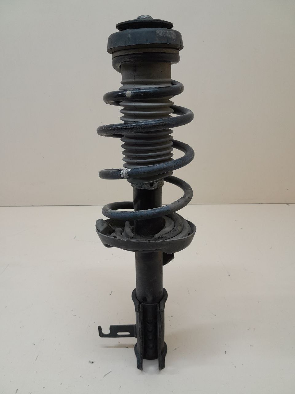 Амортизатор передний левый Chevrolet Cruze (J300) 2009-2016