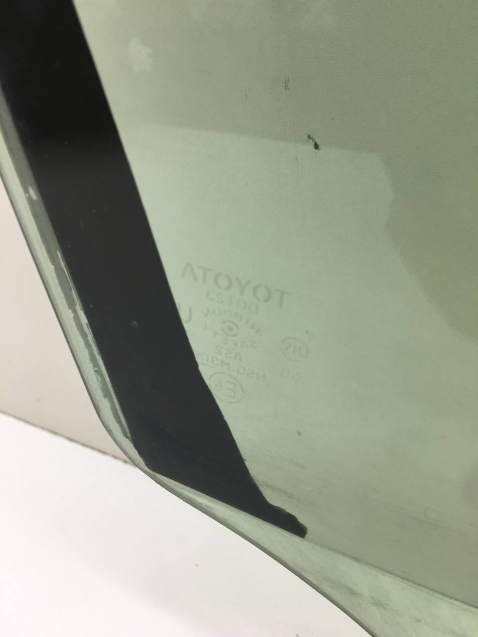 Стекло двери передней правой Toyota Auris (E150) 2006-2012