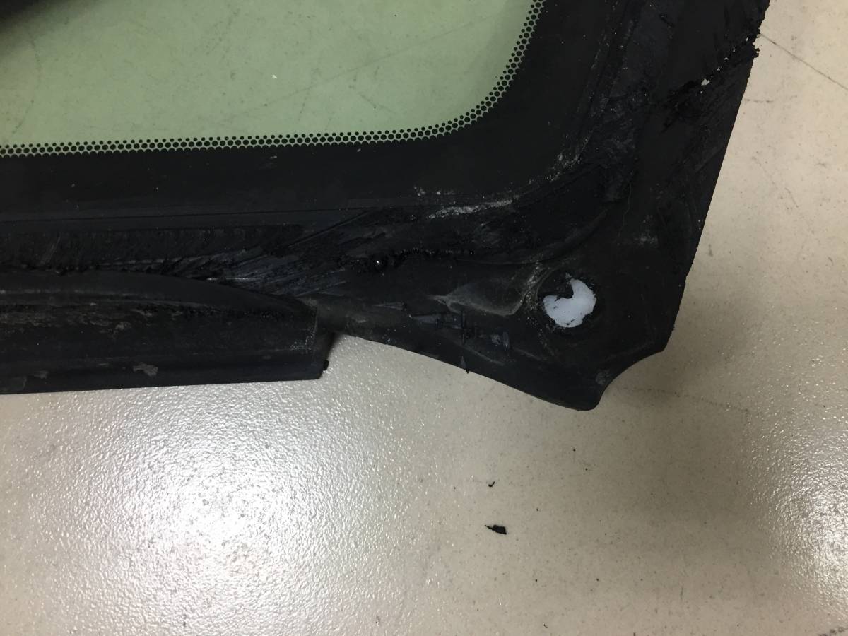 Стекло кузовное глухое правое Mazda CX-7 (ER) 2006-2012