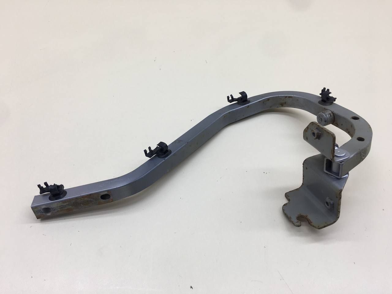 Петля крышки багажника Mitsubishi Lancer 9  (CS/Classic) 2000-2011