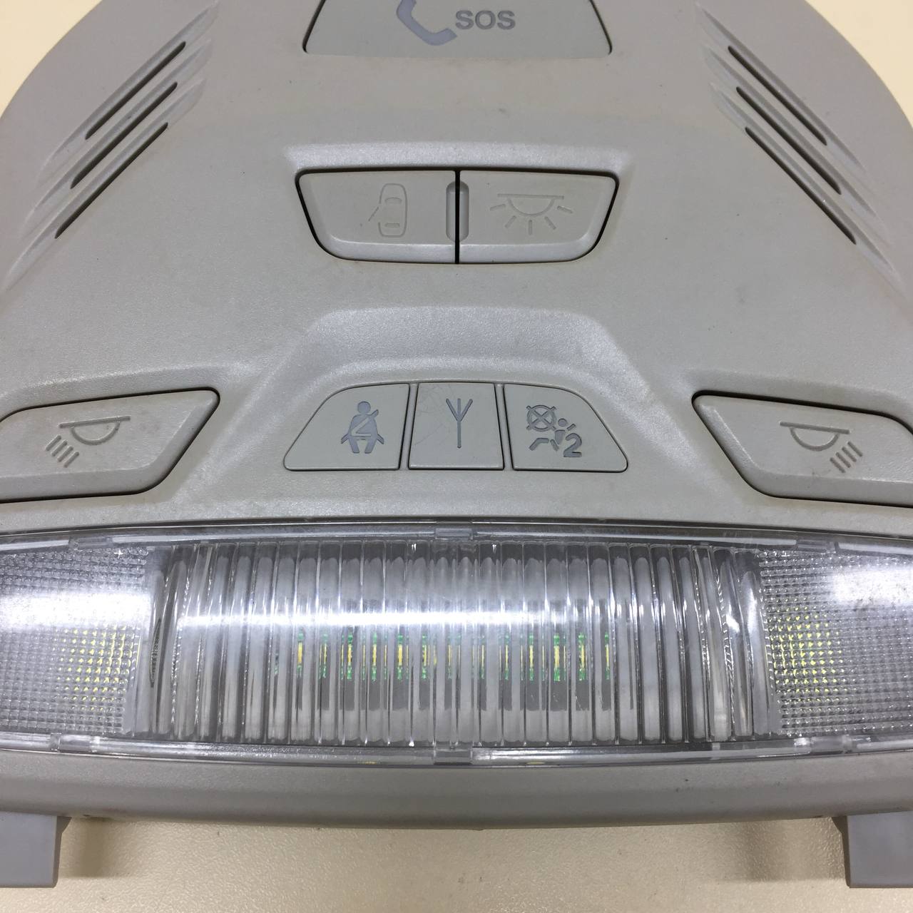 Плафон салонный Lada Vesta 2015>