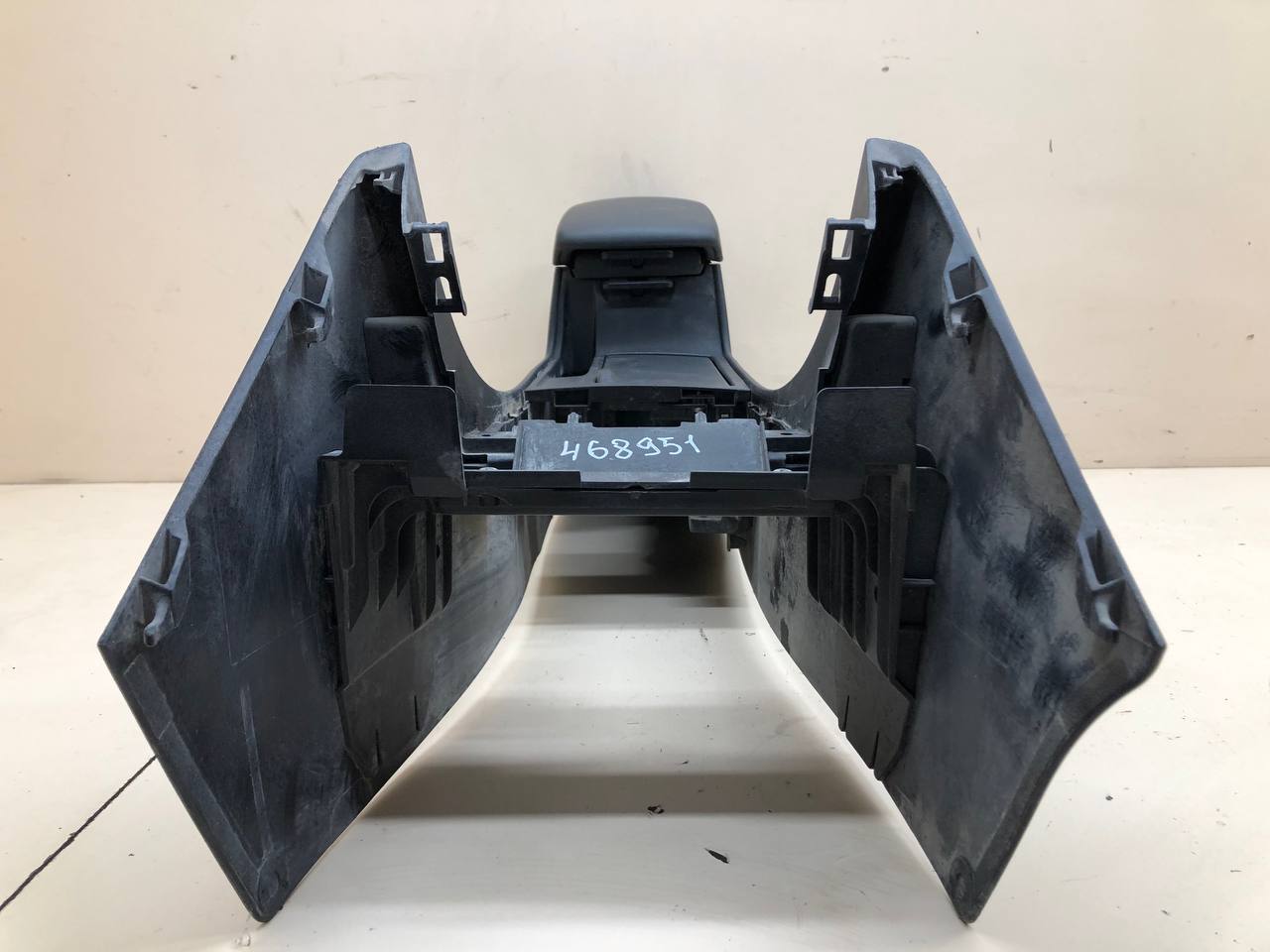 Консоль центральная Mazda Mazda 3 (BK) 2002-2009 Консоль центральная Mazda Mazda 3 (BK) 2002-2009