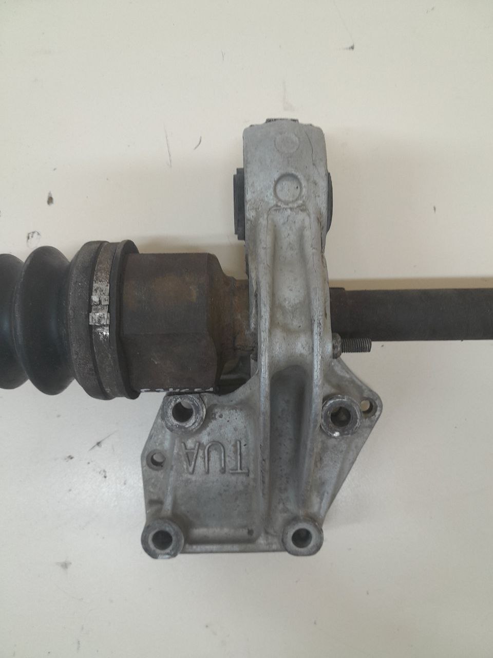 Полуось передняя правая Peugeot 206 1998-2012 Полуось передняя правая Peugeot 206 1998-2012