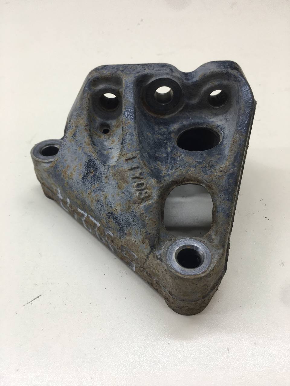 Кронштейн двигателя правый Toyota Rav 4 (A30) 2006-2013 Кронштейн двигателя правый Toyota Rav 4 (A30) 2006-2013