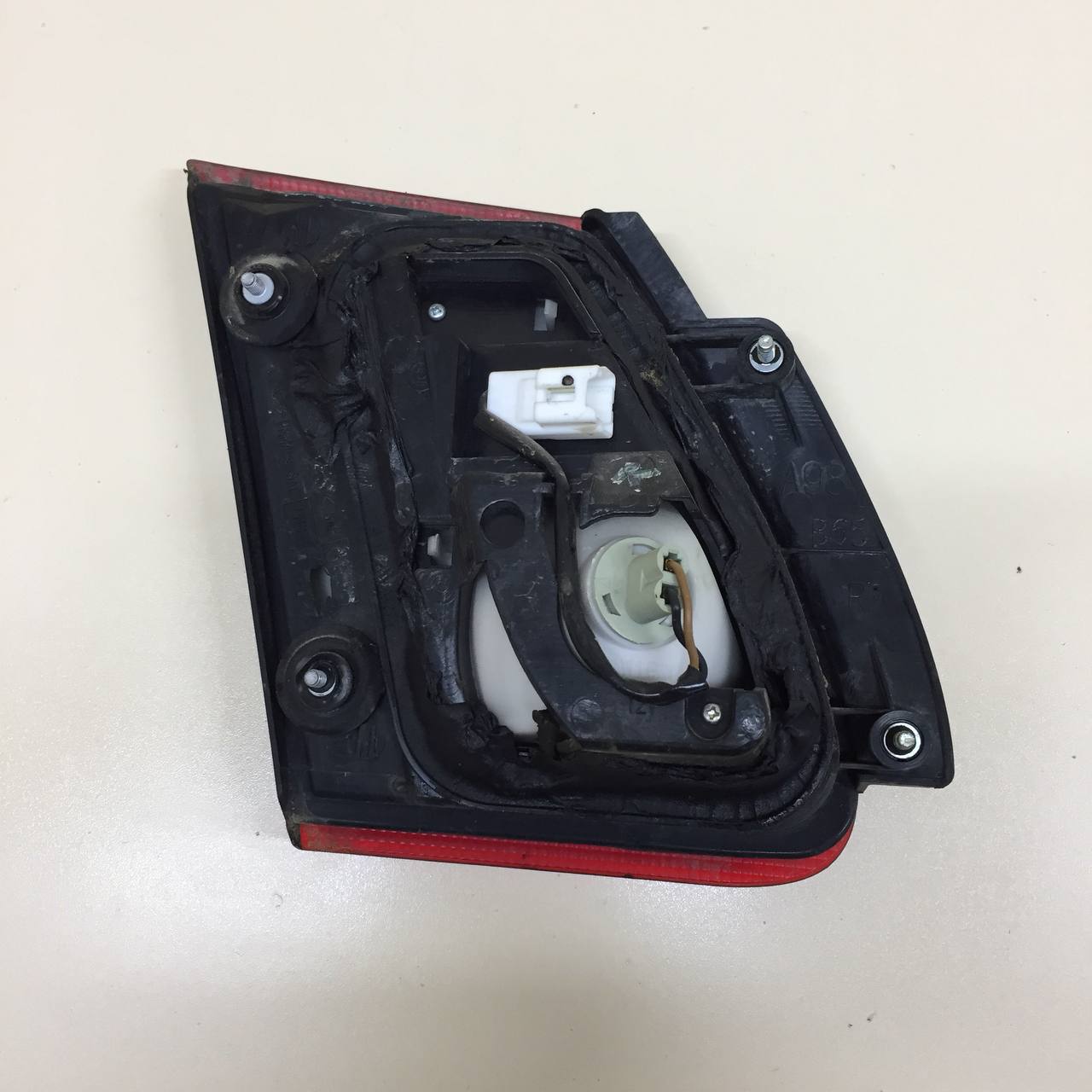 Фонарь задний внутренний правый Nissan Almera (N16) 2000-2006