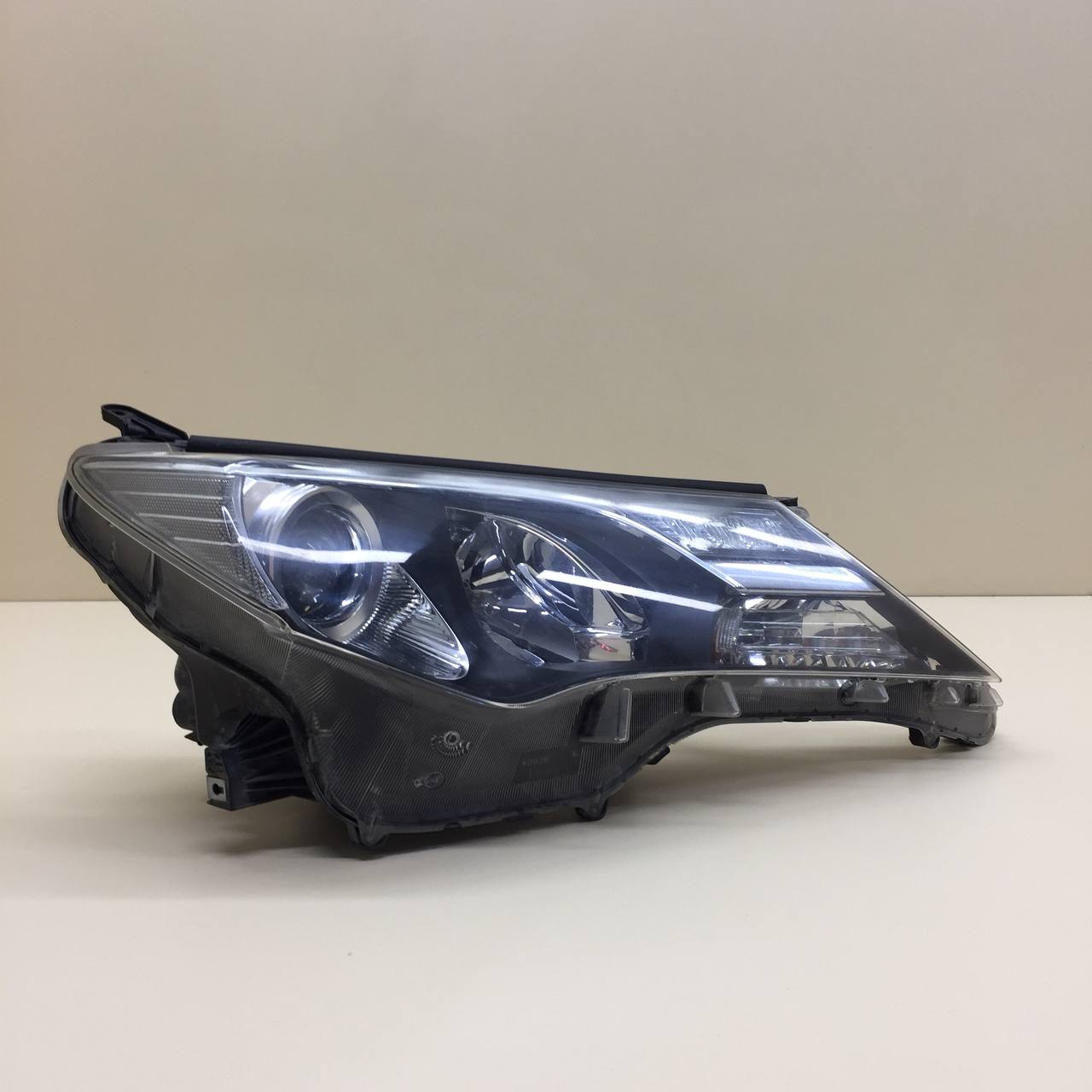 Фара правая Toyota Rav 4 (XA40) 2013-2019