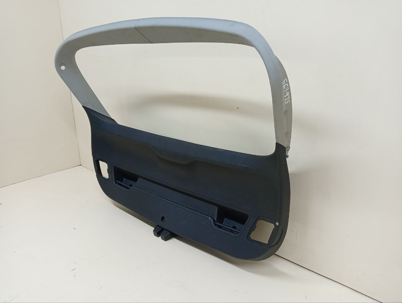 Обшивка двери багажника Opel Astra J 2010-2017