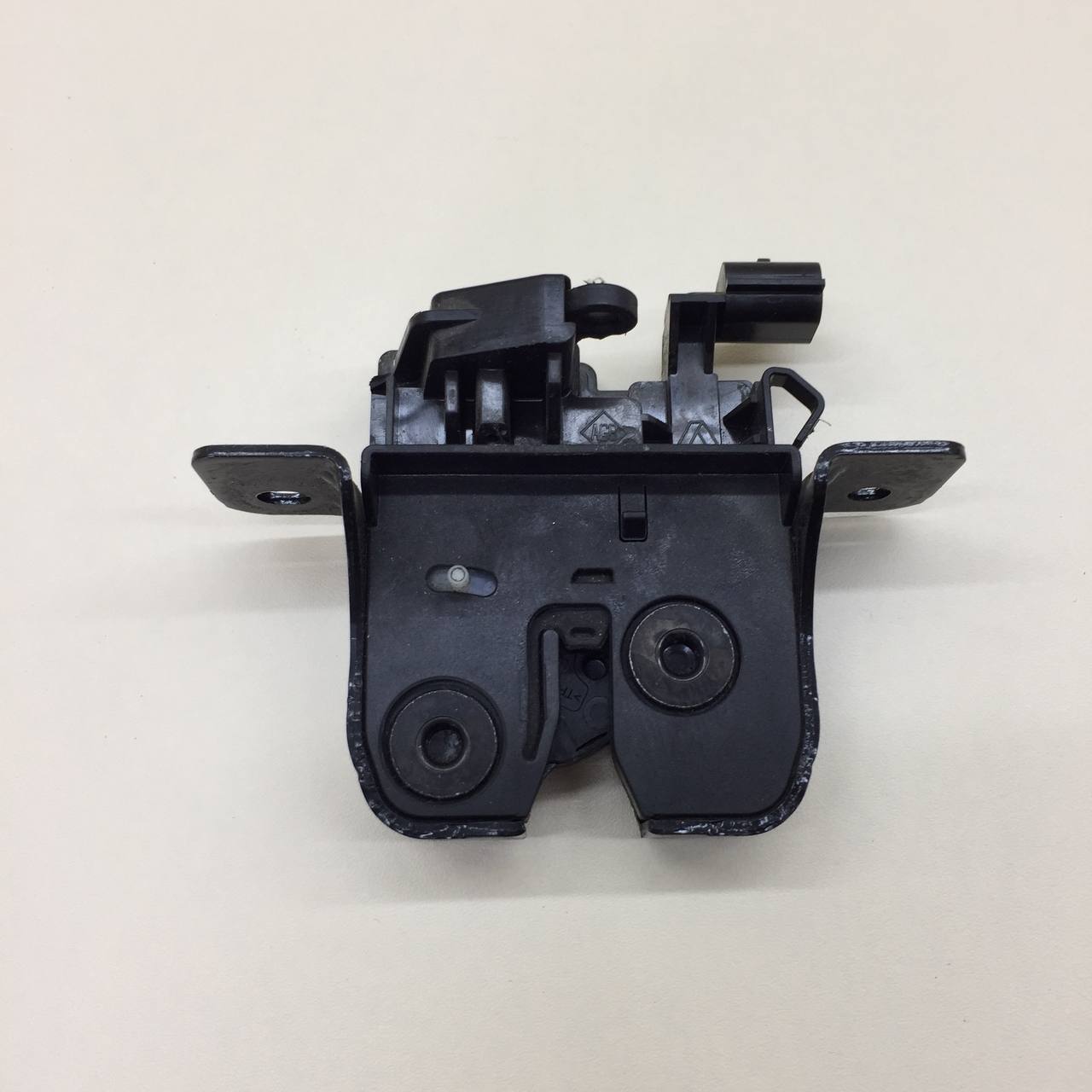 Замок багажника Renault Sandero Stepway (5S) 2014-2022