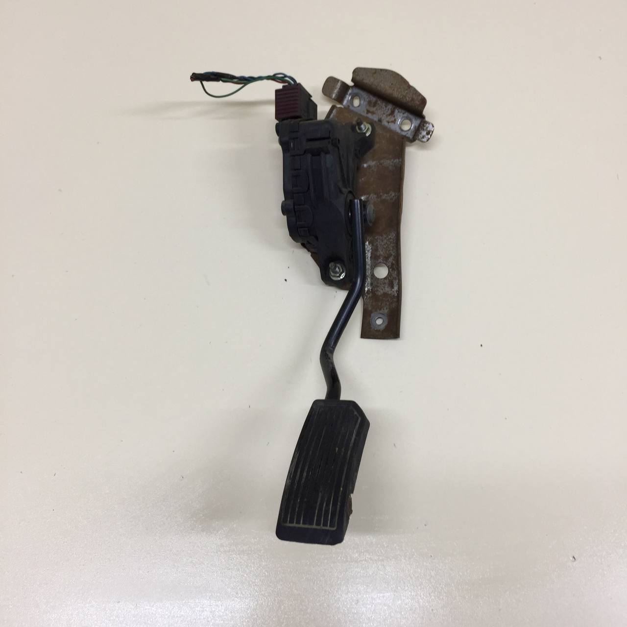 Педаль газа Nissan Almera (N16) 2000-2006 Педаль газа Nissan Almera (N16) 2000-2006