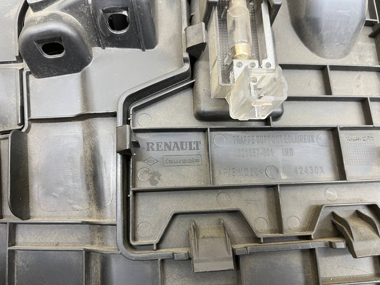 Бардачок Renault Fluence 2010-2017